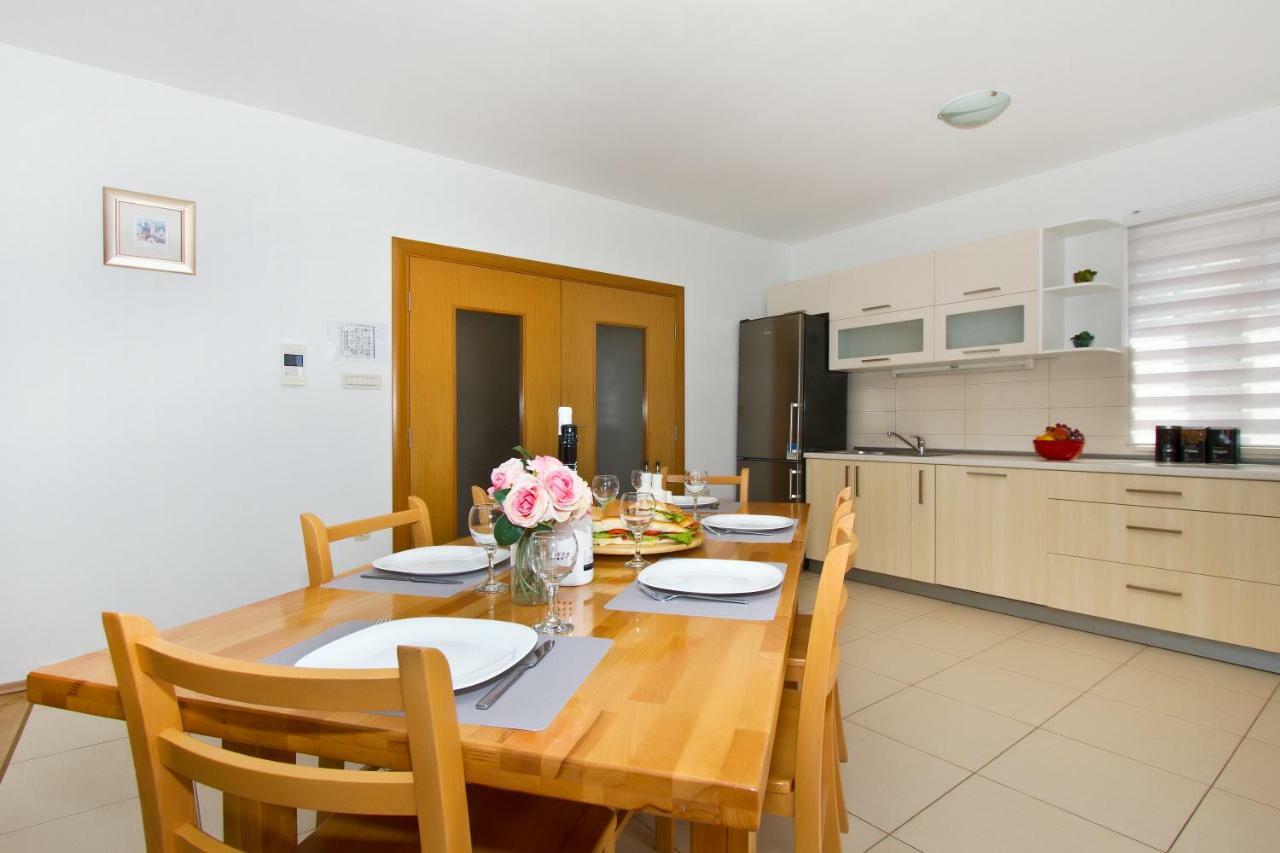 Villa Omis Michy - Family House For Big And Small Groups Esterno foto